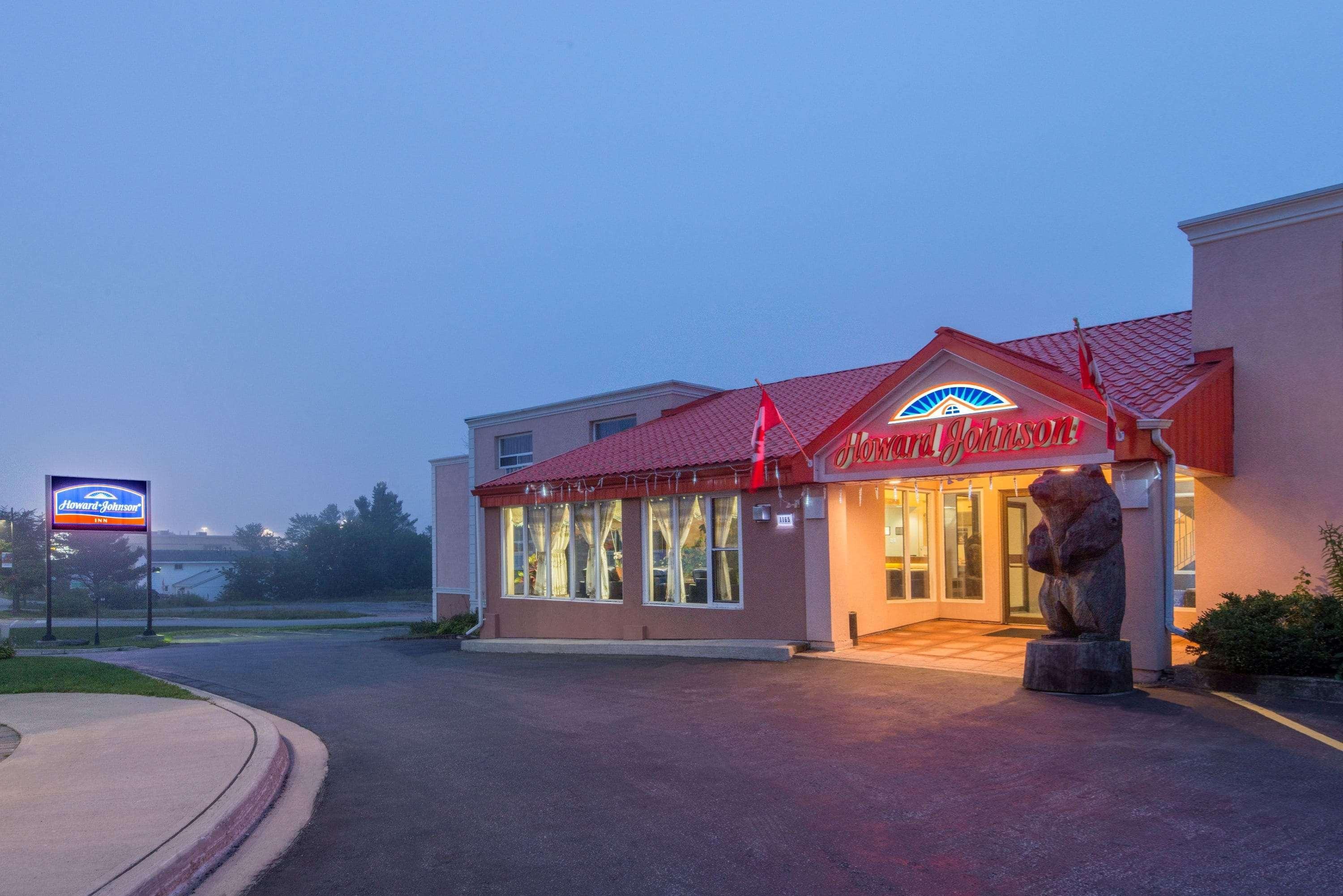 Howard Johnson By Wyndham Gravenhurst Exterior foto