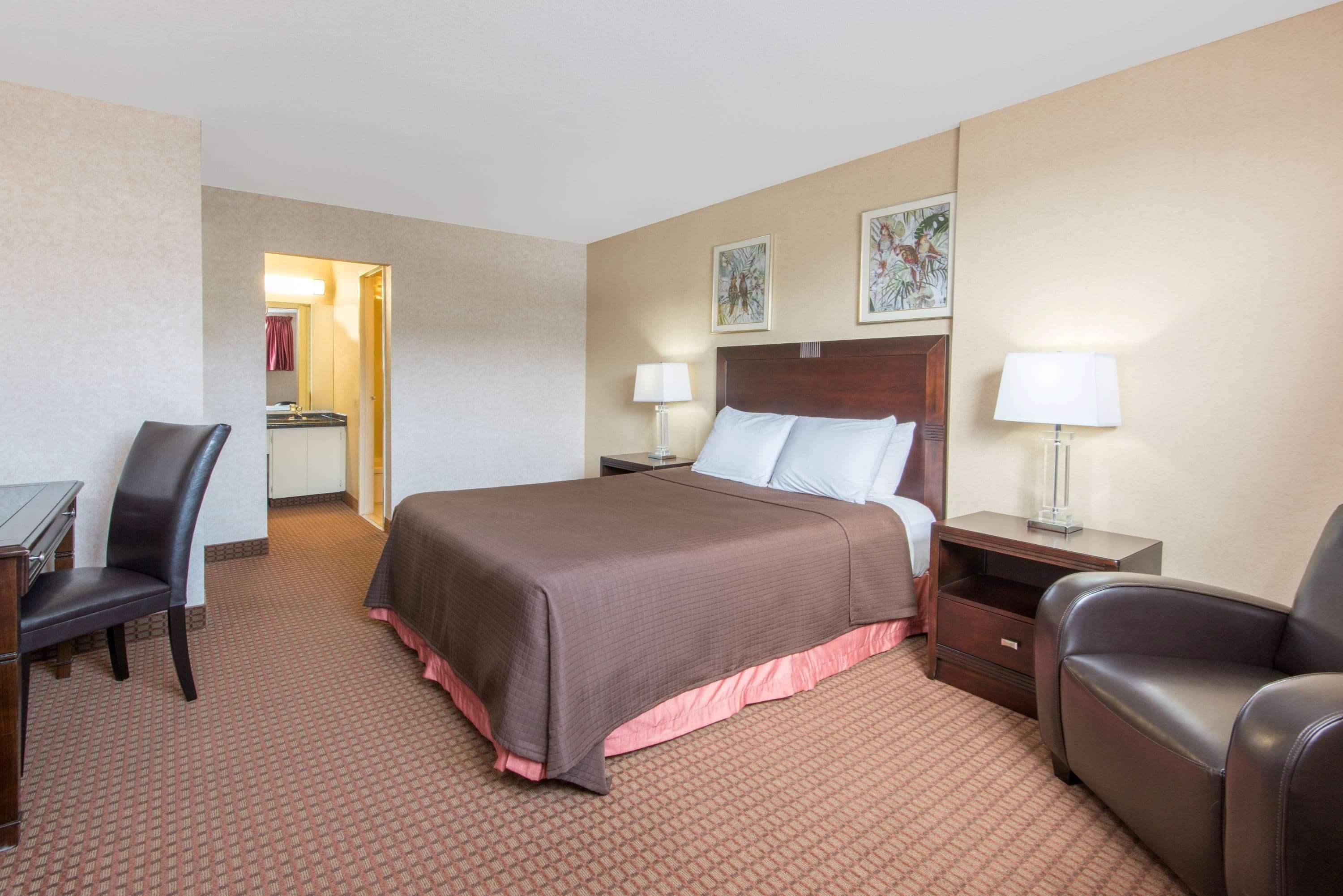 Howard Johnson By Wyndham Gravenhurst Exterior foto